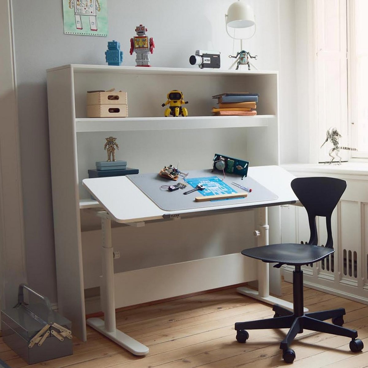 Evo Study Desk – neigbarer Schreibtisch